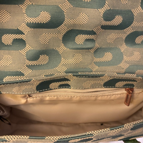 GUESS Mini Monogram Green purse - Picture 3 of 4